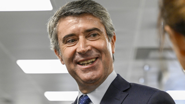 José Luís Carneiro élu secrétaire général du PS :