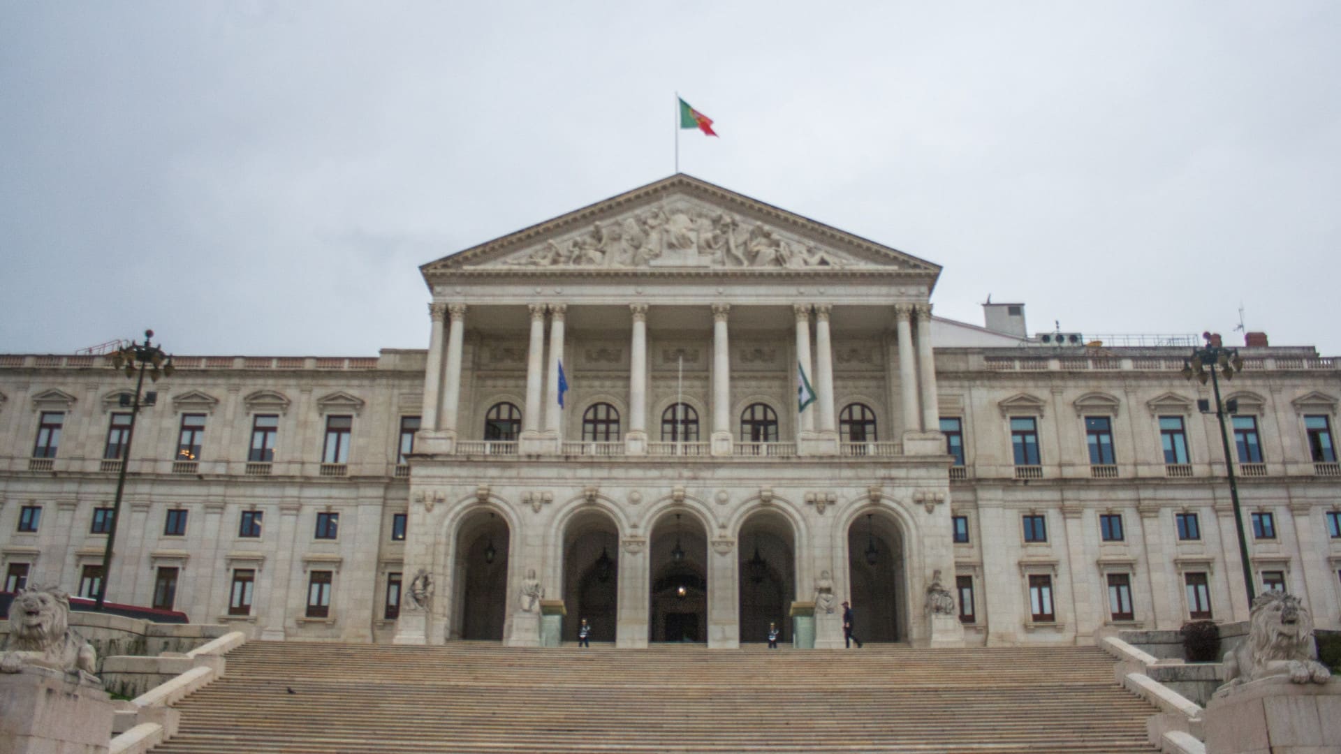 Le programme du gouvernement a déjà été remis à l'Assemblée de la République.