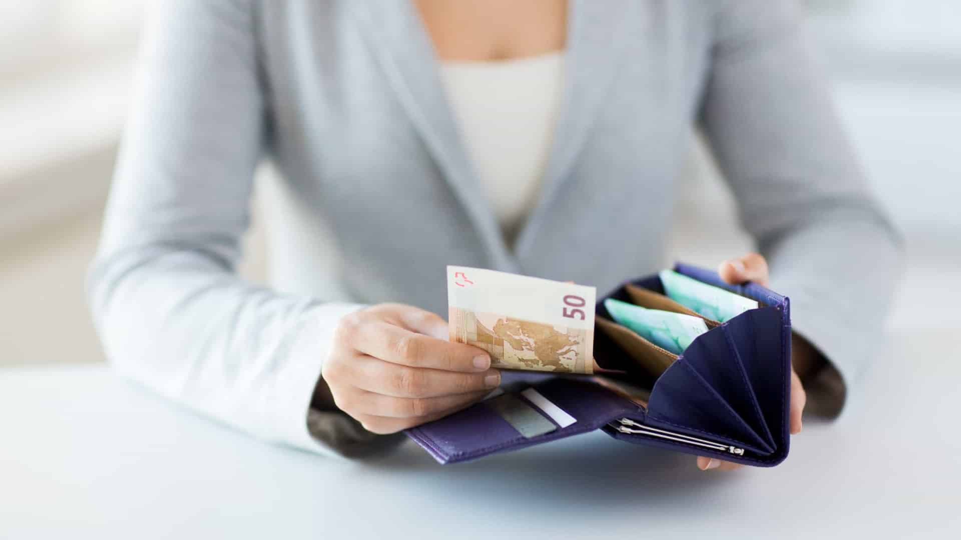 Le taux d'épargne des ménages recule à 12,4 % au premier trimestre.