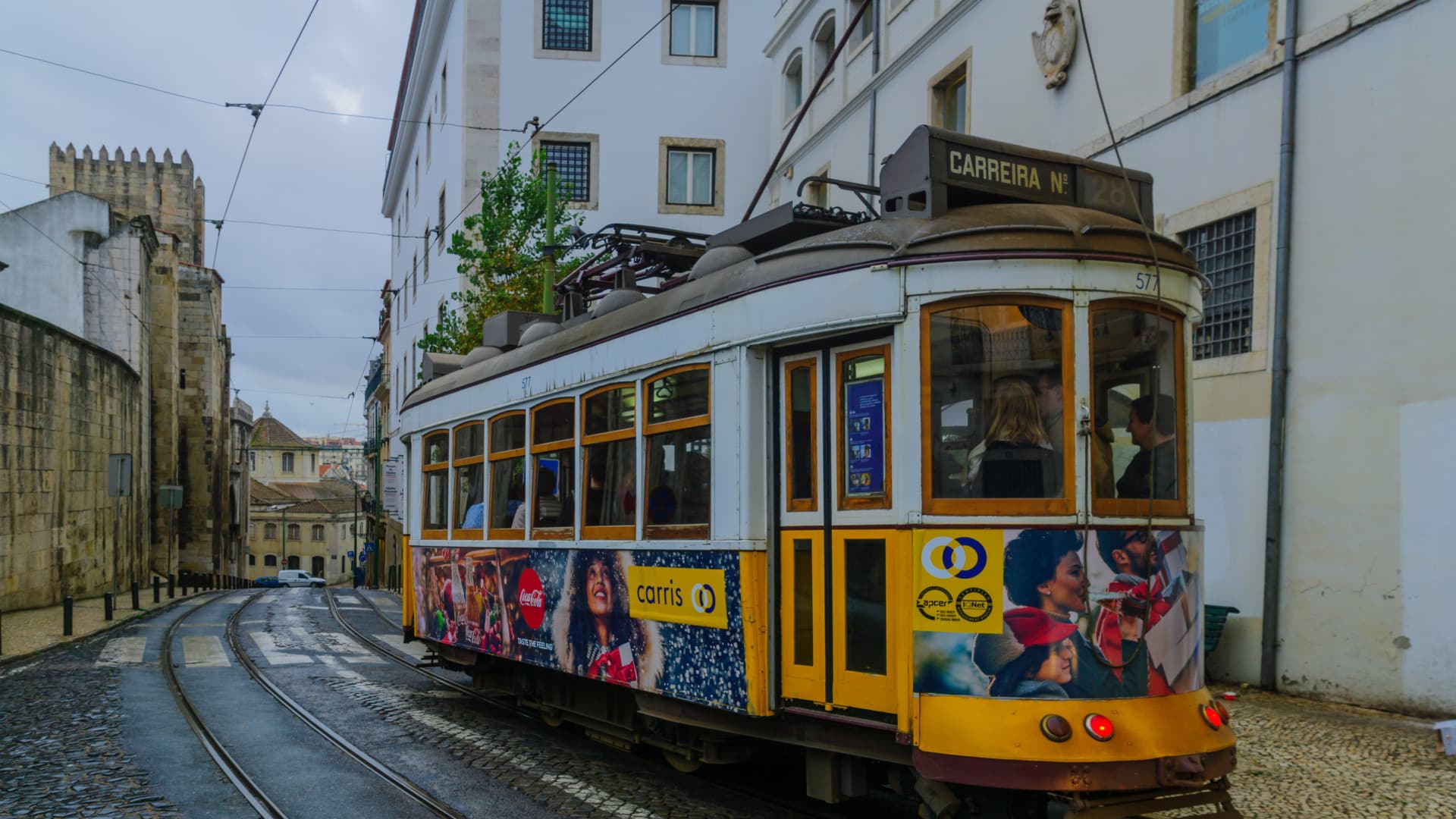Le touriste ne veut pas faire le parcours du 28 dans un autobus.
