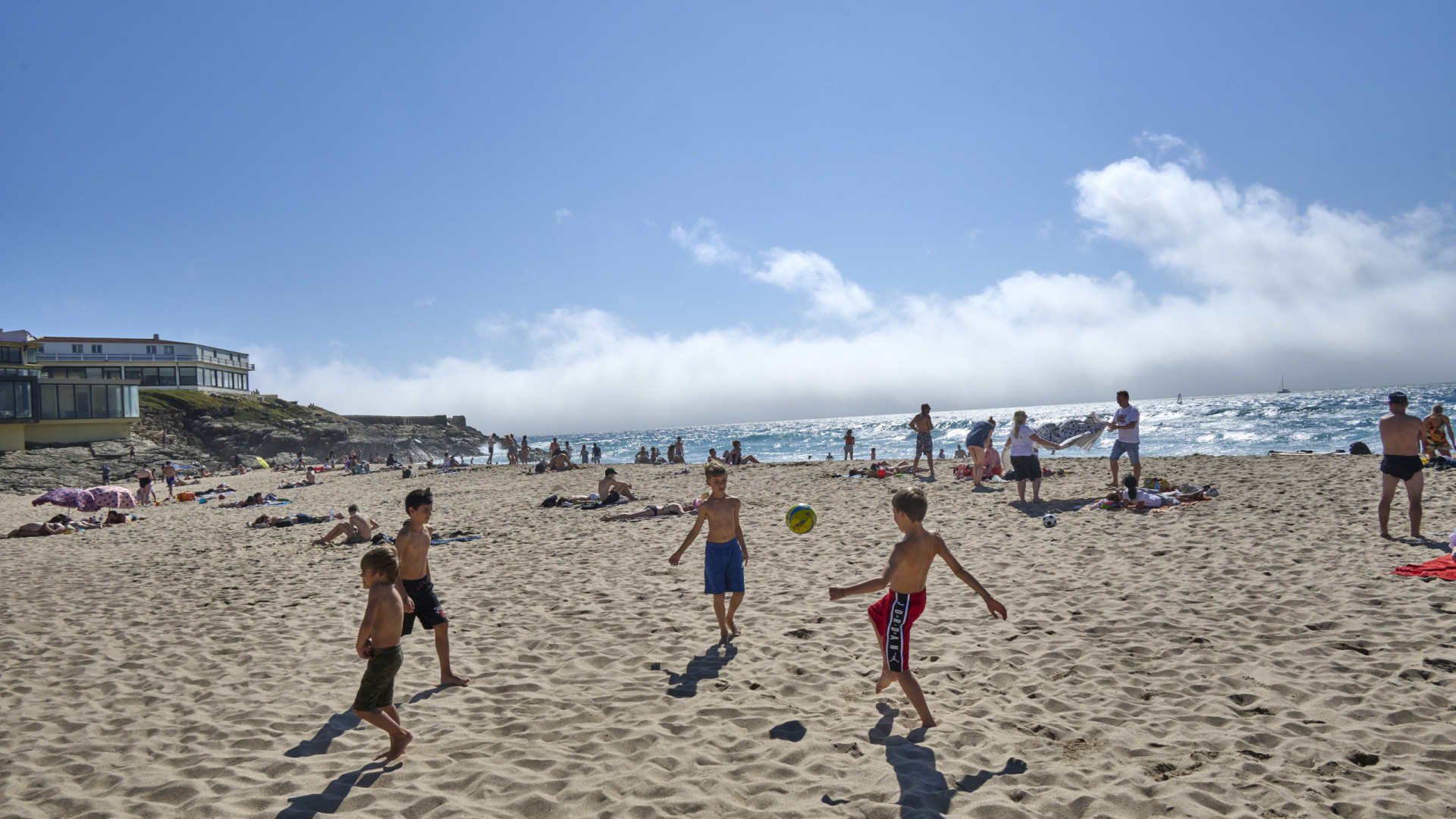 Le week-end sera (très) chaud. Les températures peuvent atteindre 44 ºC.