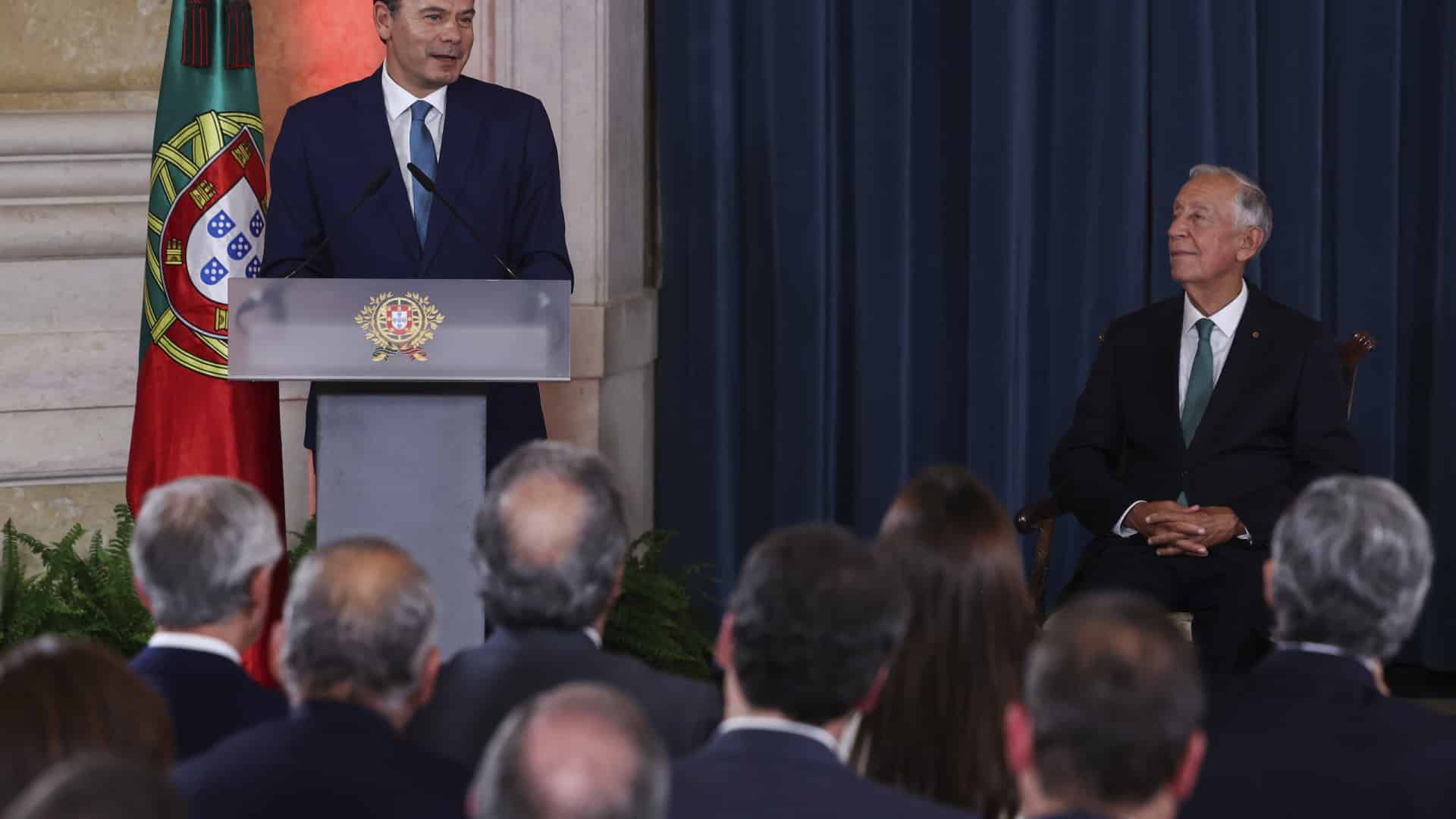 Les "coulisses" et les serments. Ainsi fut l'investiture du gouvernement.