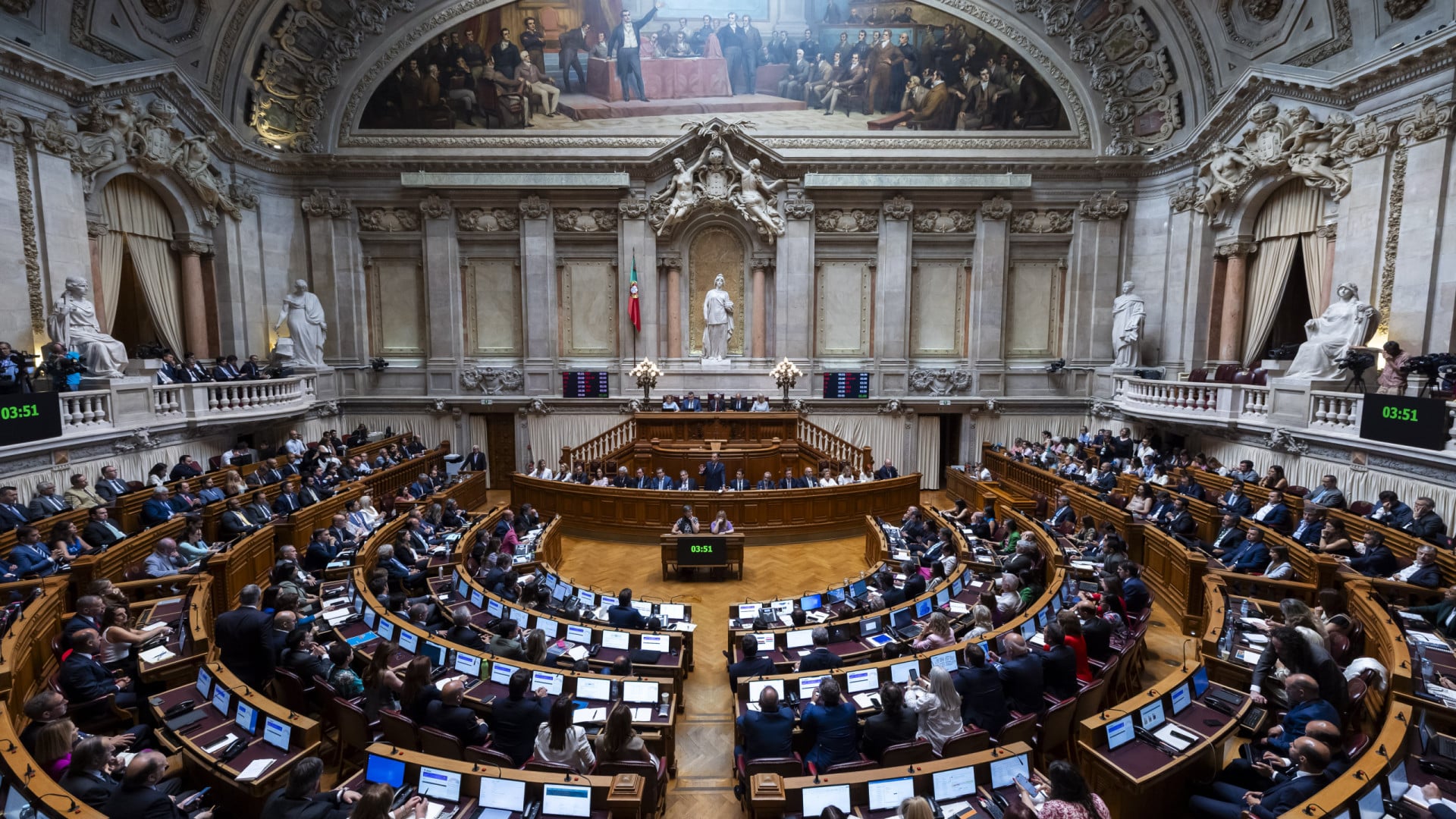Les demandes massives de nationalité poussent le gouvernement à proposer une nouvelle loi.