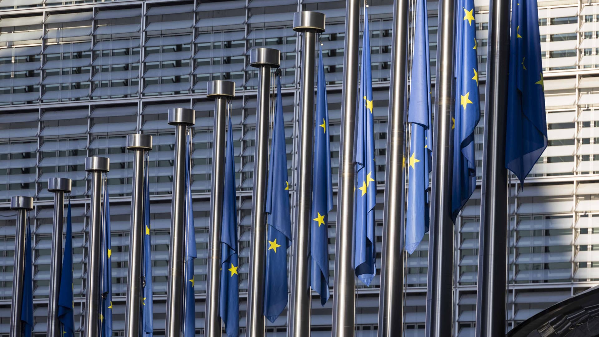 Les ministres des Finances approuvent un financement record de 100 milliards.