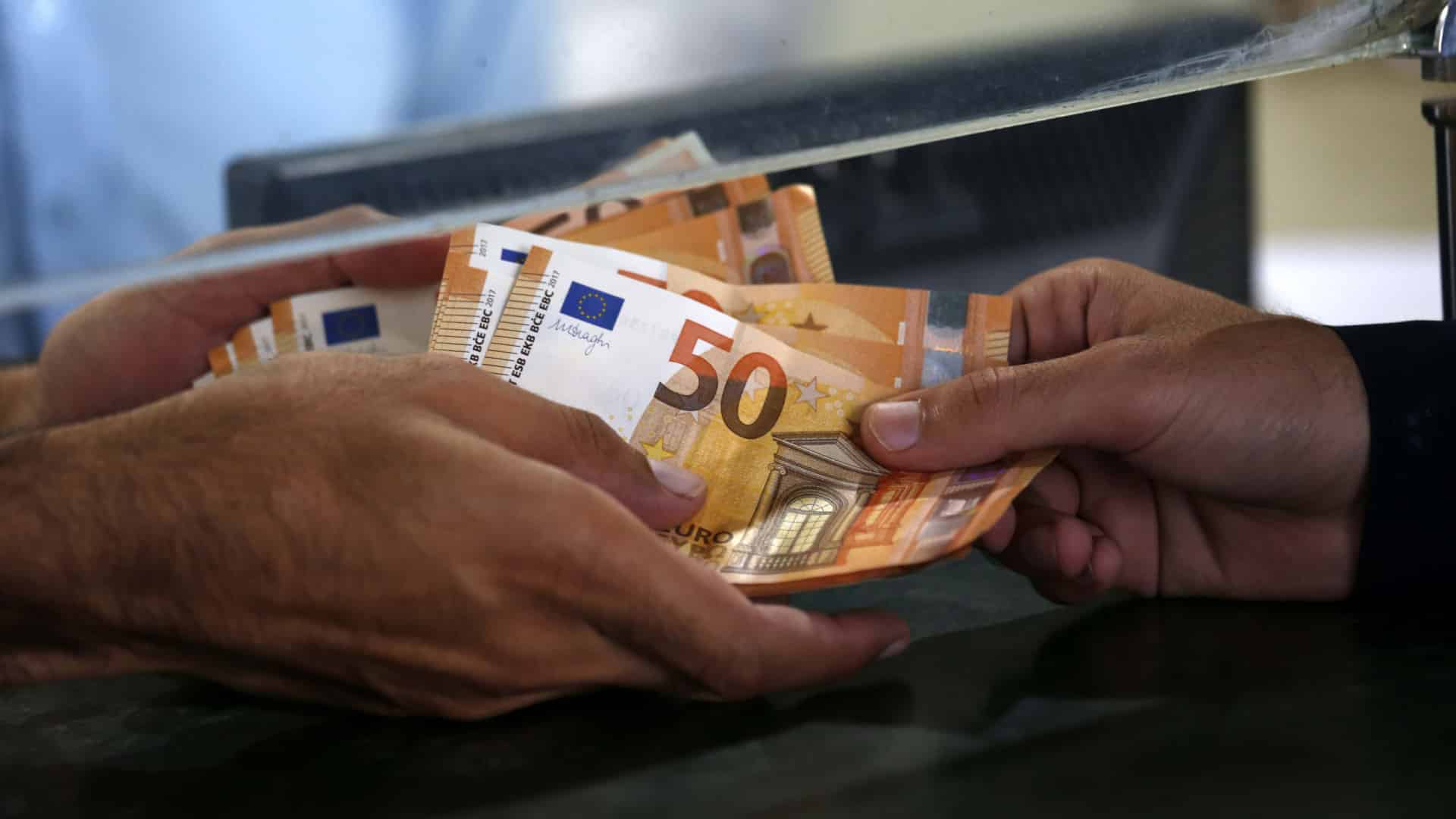 L'euro rompt le cycle des hausses et baisse avec les tensions au Moyen-Orient.