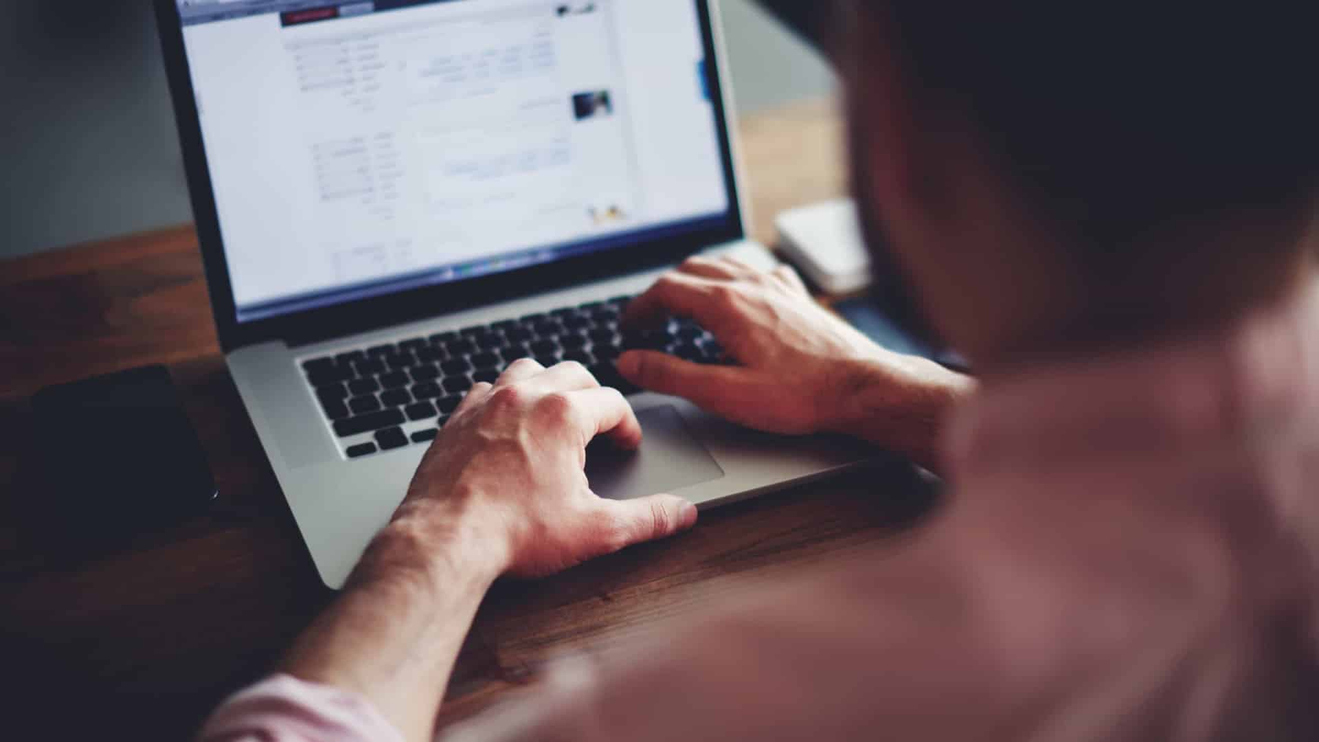 L'hyperconnectivité a des "effets négatifs" sur les travailleurs (et les entreprises).