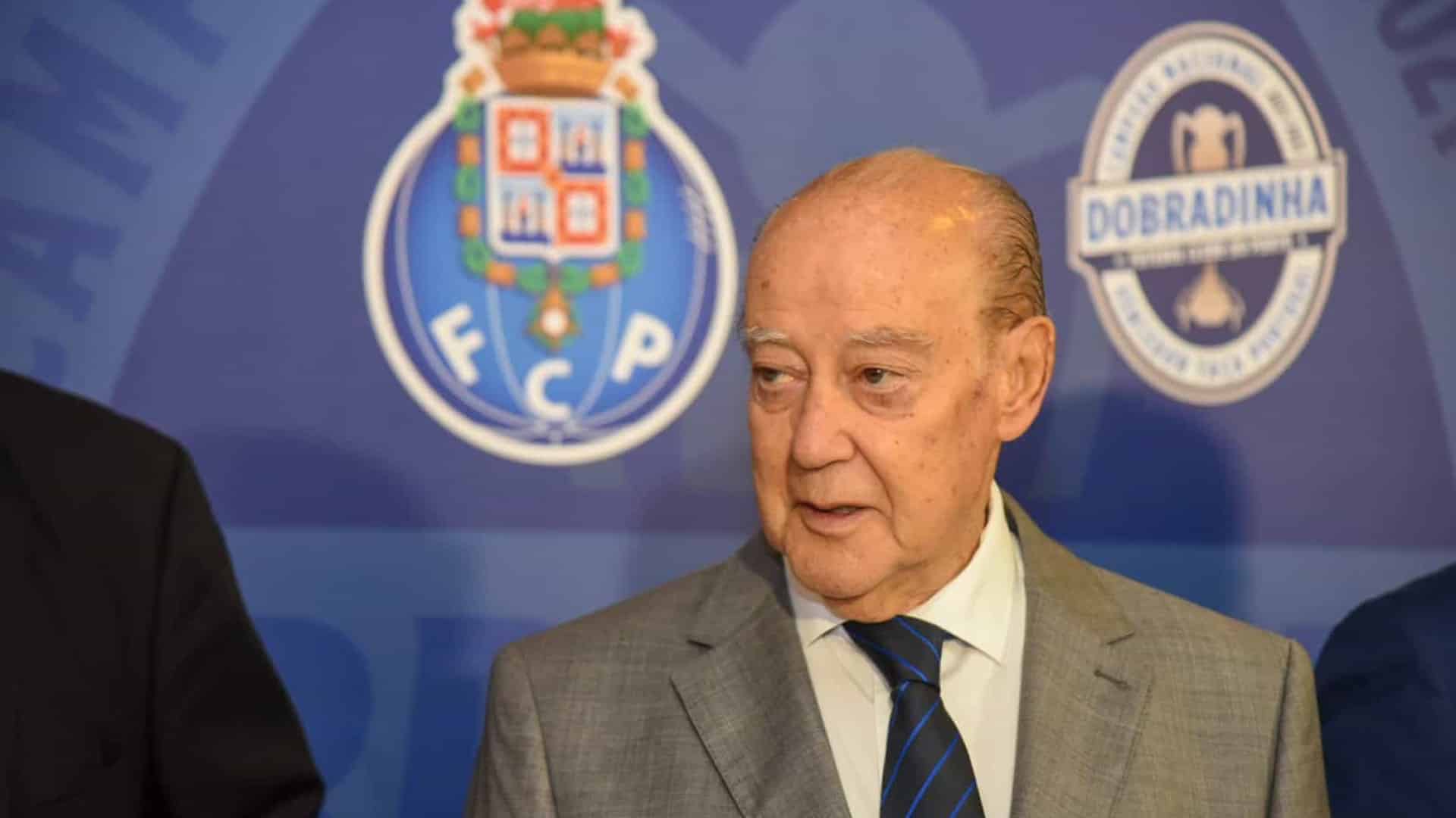 "Mamão" et "bandido". Des témoins rapportent des insultes à Pinto da Costa lors de l'AG