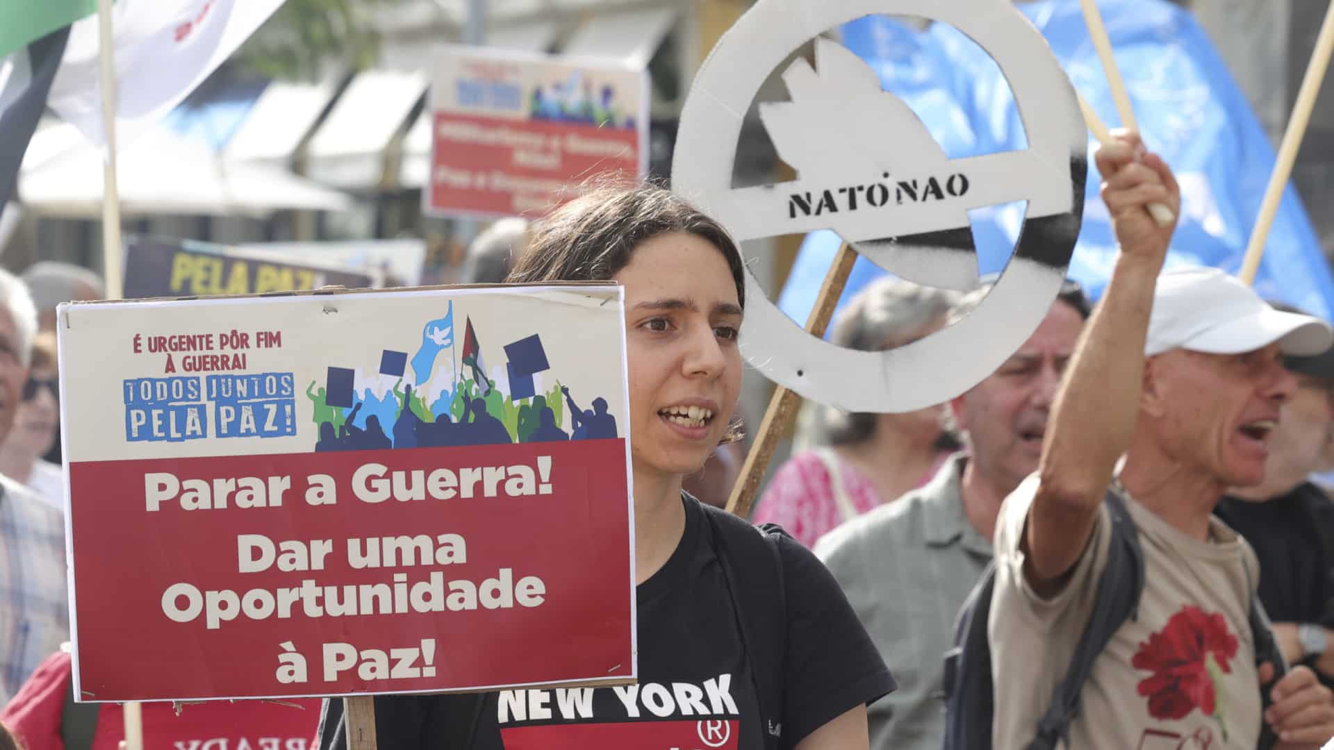 Manifestation de la CGTP réunit des dizaines de personnes à Lisbonne contre la "course à l'armement".