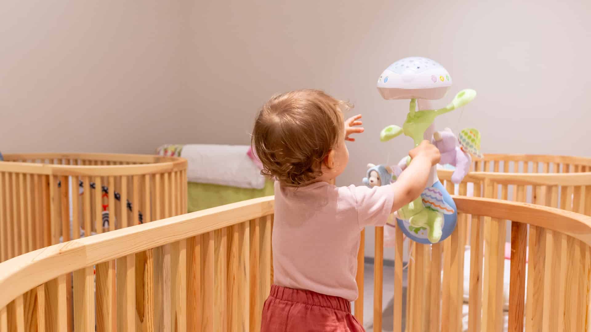 Mauvais traitements en crèche. "Mon fils a été tiré par les cheveux pour manger"