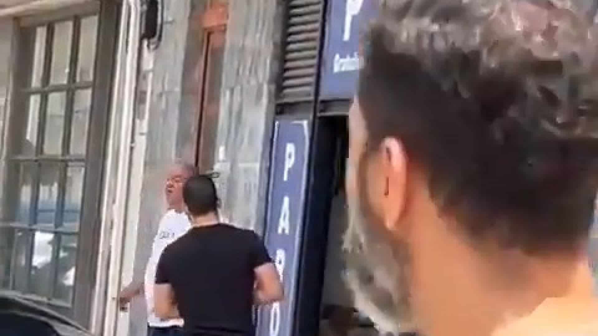 Menace avec un couteau dans la circulation. La PSP et le garde pénitentiaire l'ont intercepté.