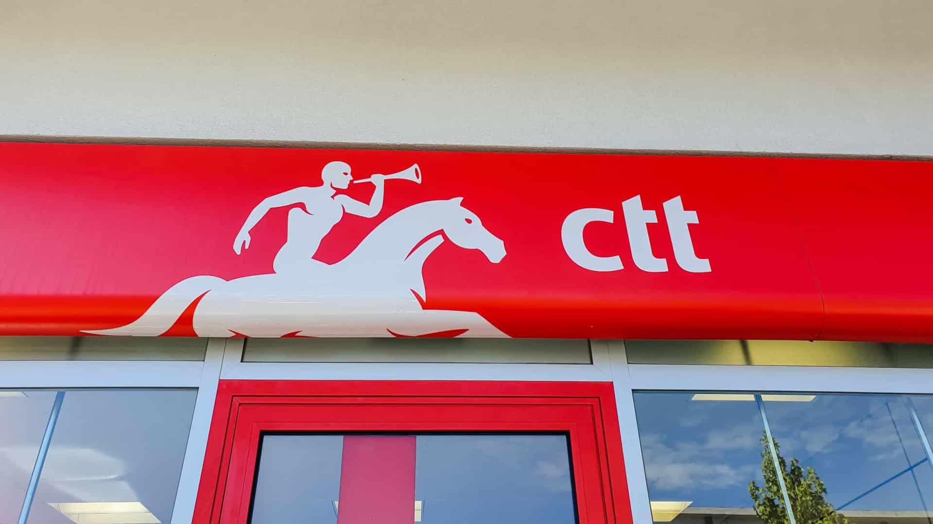 Nouveau modèle de distribution des CTT à Évora avec retards et grève