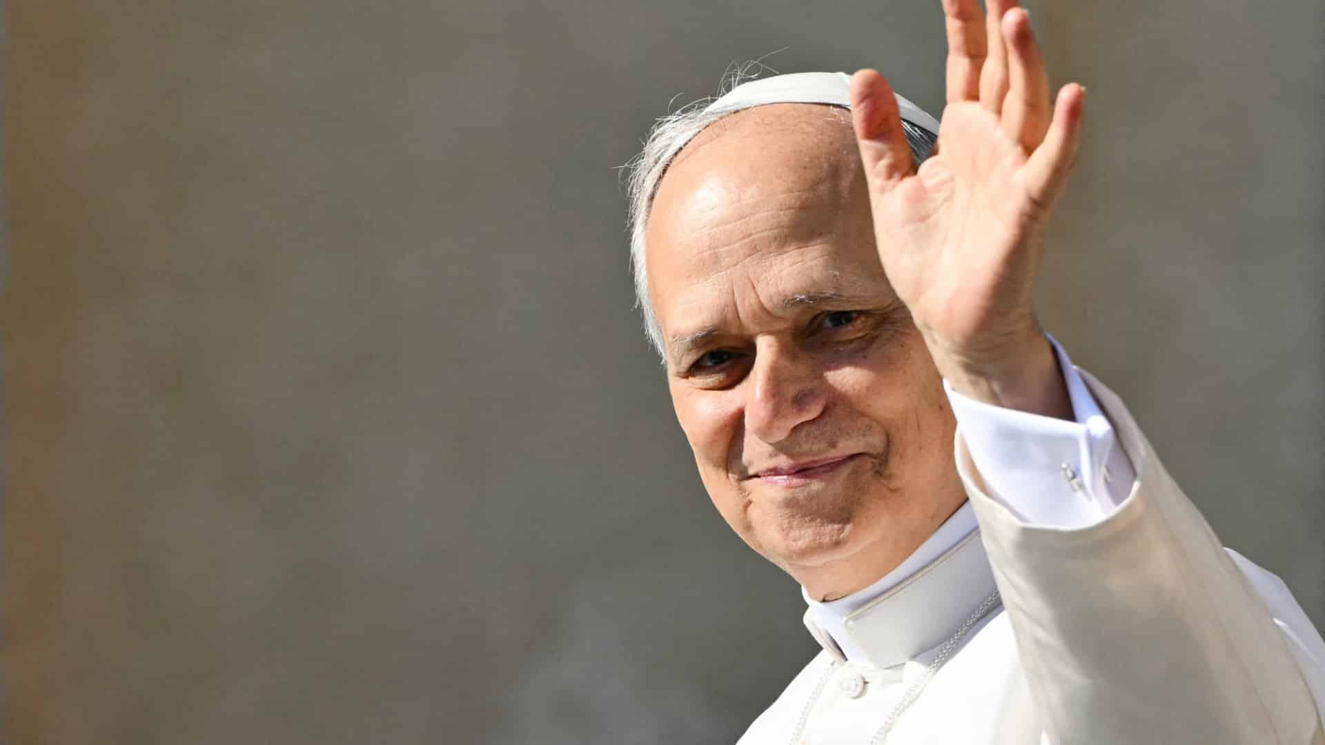 Papa lors de la semaine 'portugaise, bien sûr'. Reçoit Costa et cerise de Fundão