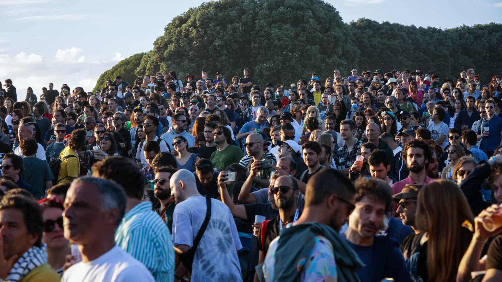 Primavera Sound Porto démarre avec Charli XCX et attend 140 000 personnes.