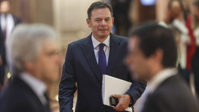 Quel est l'impact sur le budget ? Voyez comment les salaires changent avec la baisse de l'impôt sur le revenu.