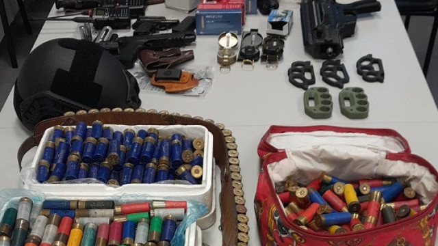 Les images de l'opération qui a arrêté des membres du groupe d'extrême droite