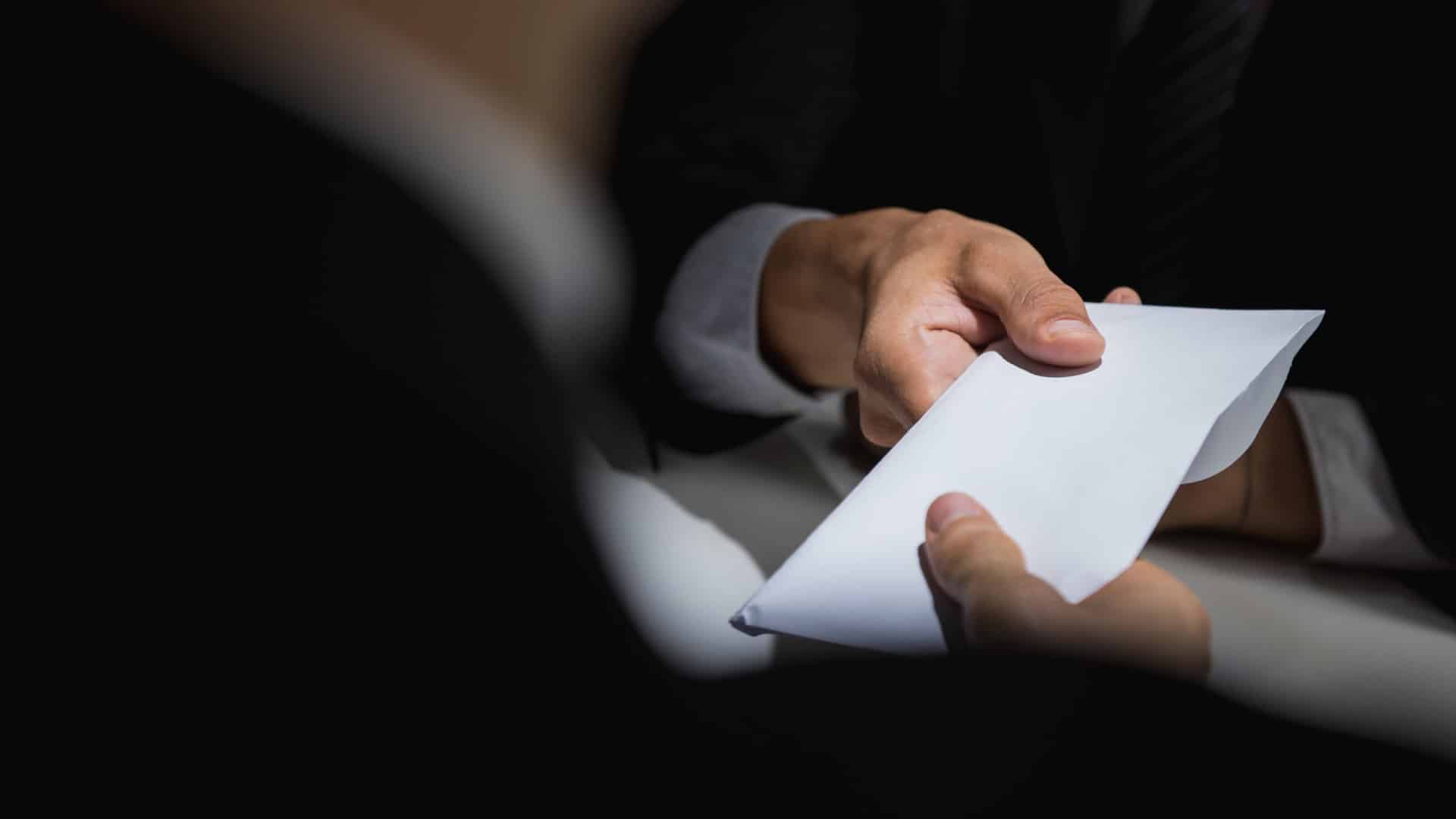 Transparency International pointe des lacunes graves dans la lutte contre la corruption.