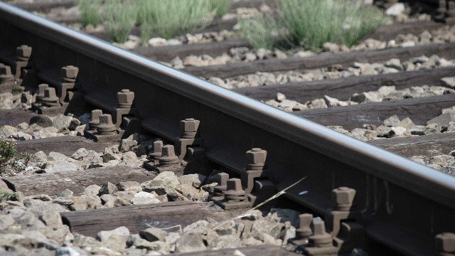 Au moins 4 blessés après la collision d'un camion avec un train à Fundão