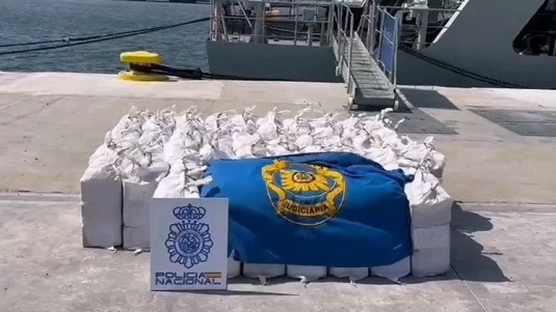 Voilier avec 1,6 tonne de drogue intercepté aux Açores. Il y a 3 détenus