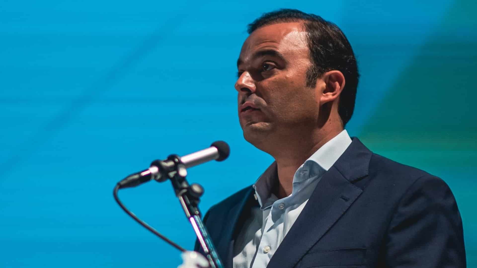 Vórtex. Le charpentier nie que les meubles étaient destinés à être offerts à Miguel Reis.