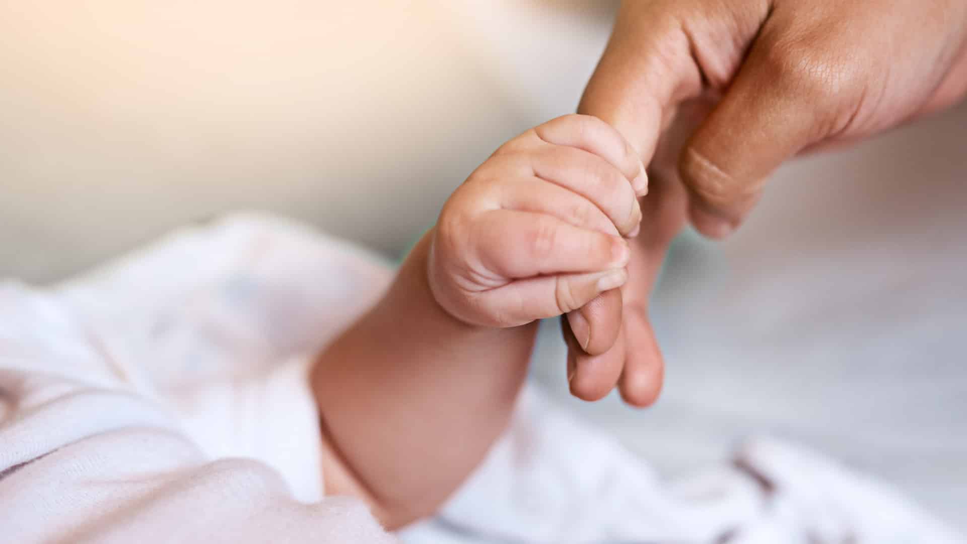 Vous allez avoir un bébé ? Découvrez quelles sont les démarches administratives à effectuer après la naissance.