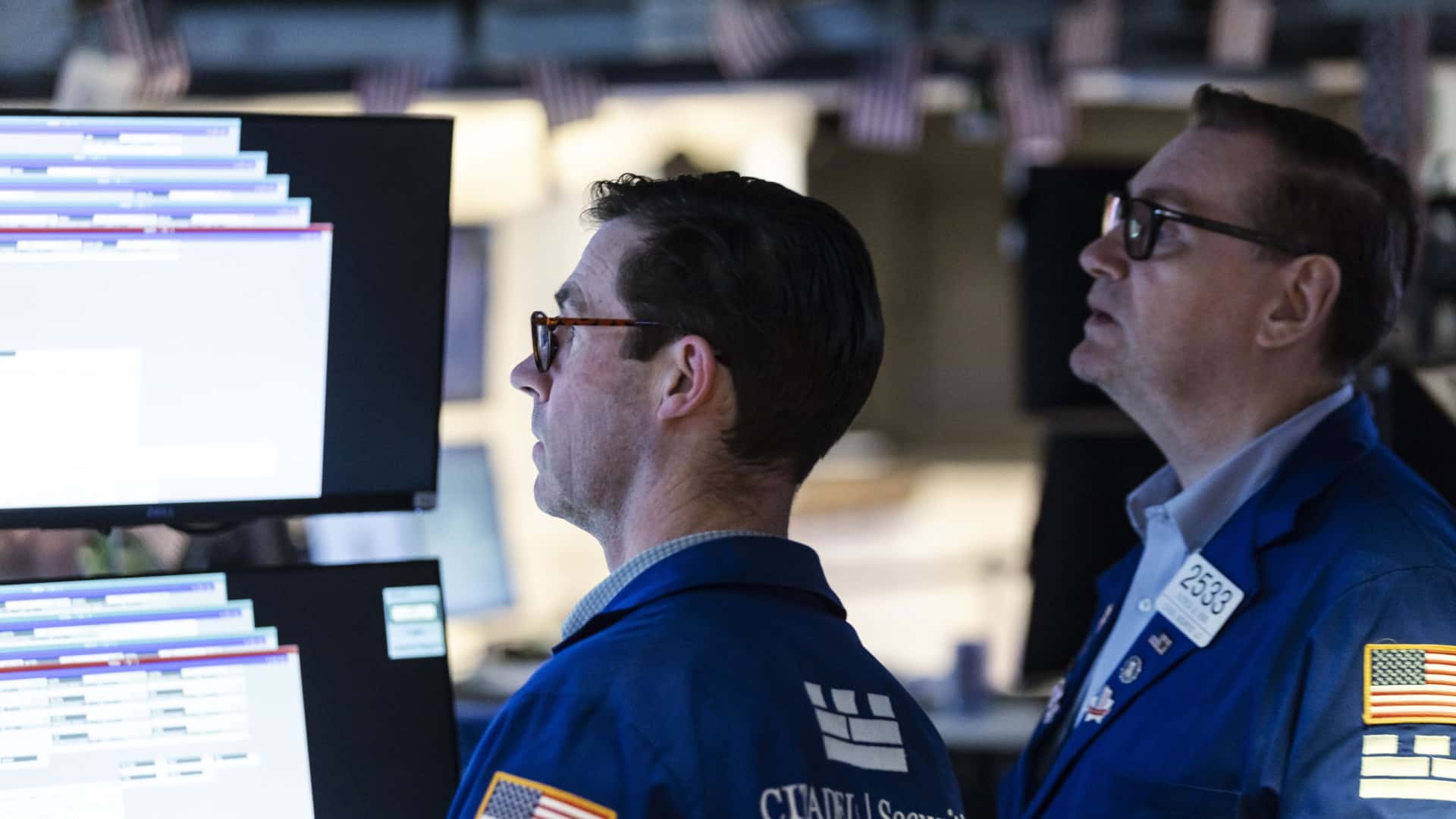 Wall Street clôture en hausse grâce à la faible attaque de l'Iran sur la base des États-Unis.