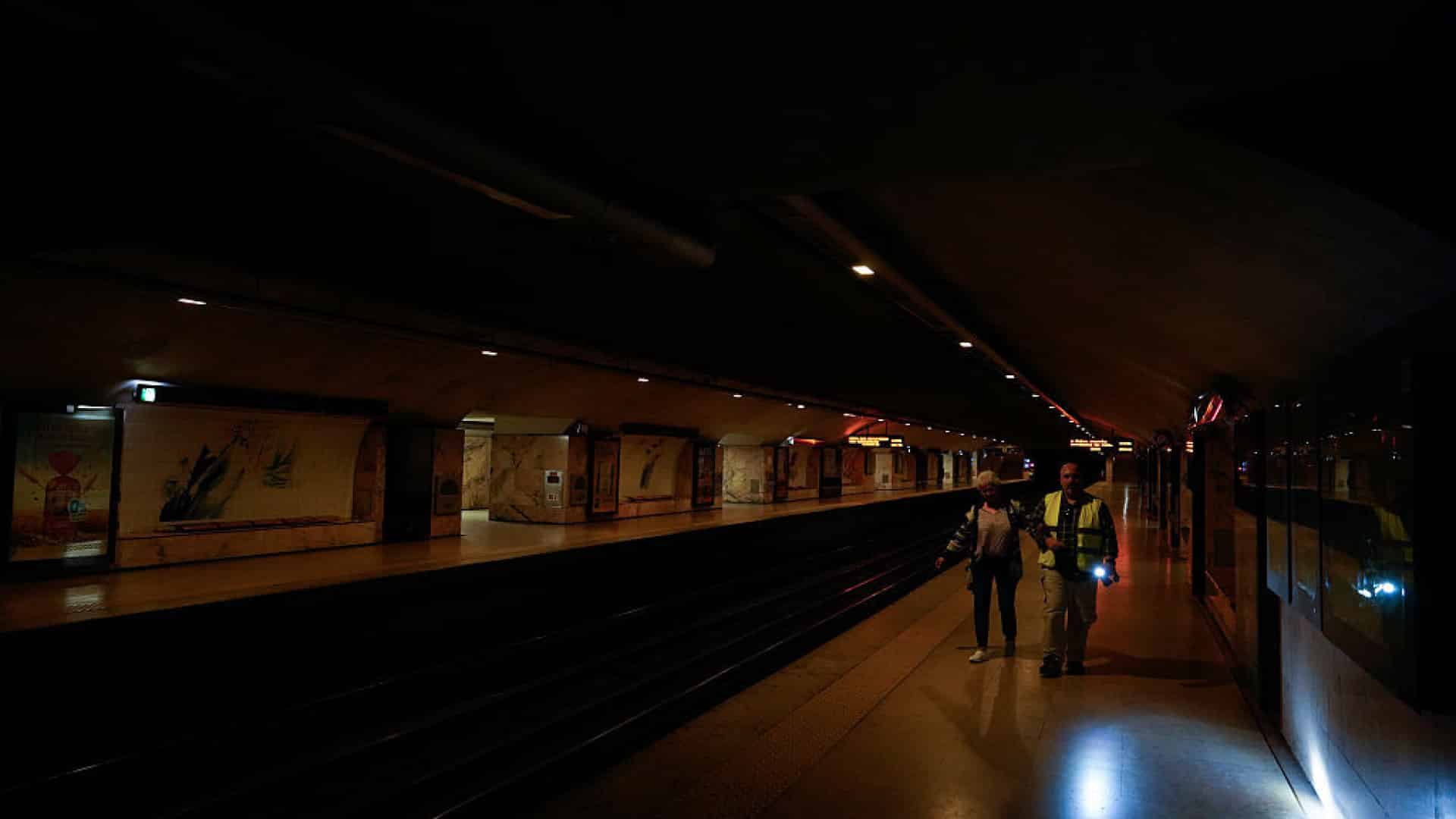 À LA MINUTE : La Ministre de l'Environnement présente des mesures post-blackout. Suivez ici.