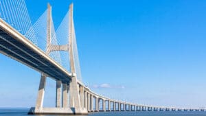 Accident sur le Pont Vasco da Gama fait trois victimes (et perturbe la circulation)