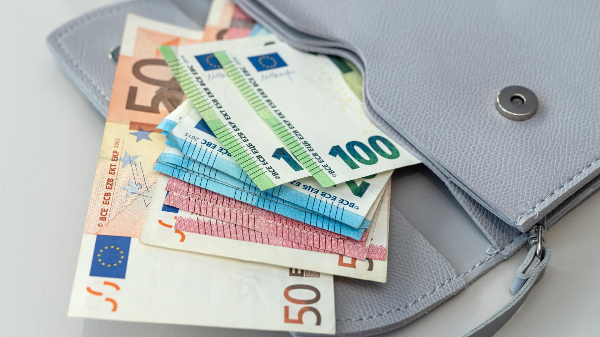 Açores. Complément à l'allocation familiale couvre 19 070 enfants et jeunes.