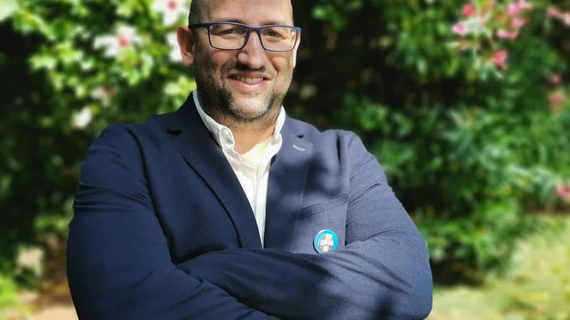 Ancien député du Chega interrogé (pour la première fois) pour vol de sacs.