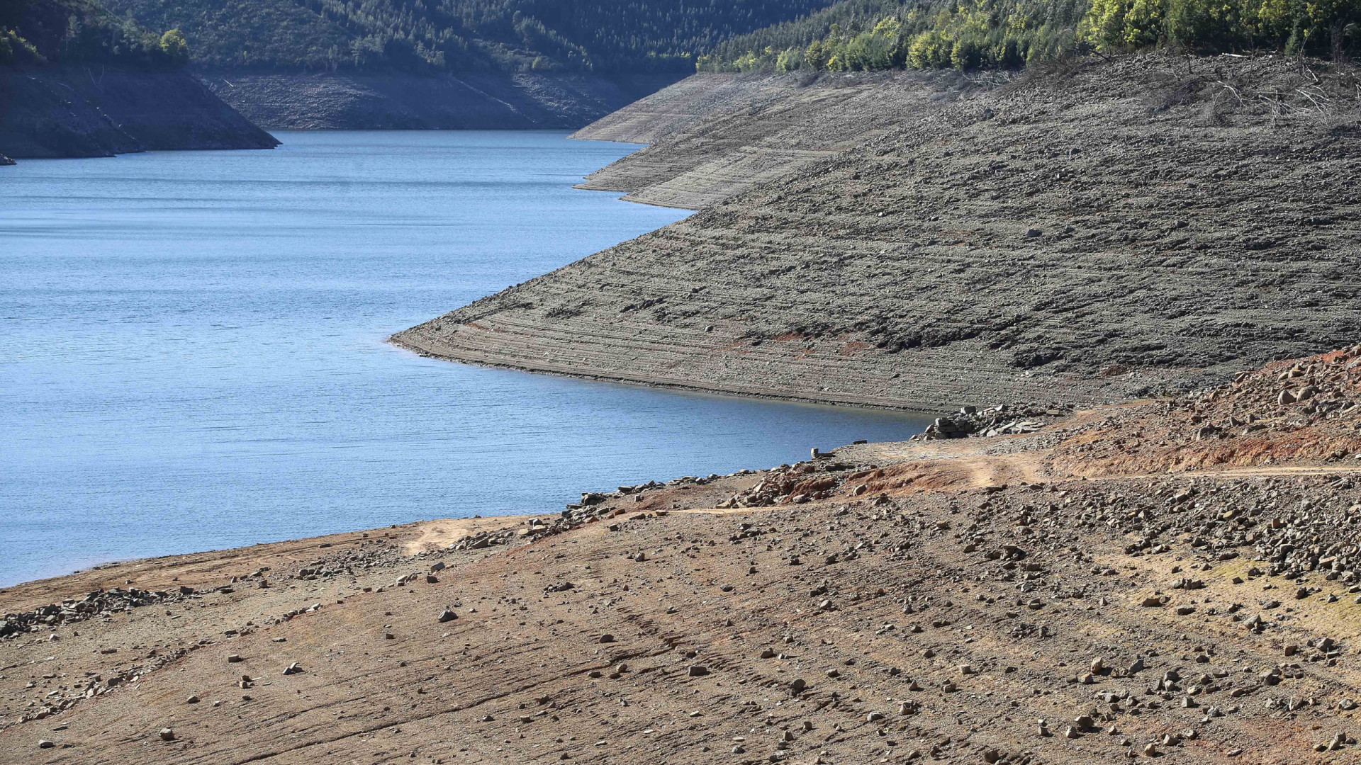 APA émet un avis défavorable à la centrale solaire flottante du Cabril