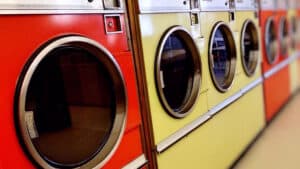 Arrêté pour vols dans des blanchisseries. Comment étaient les crimes (et quels préjudices) ?