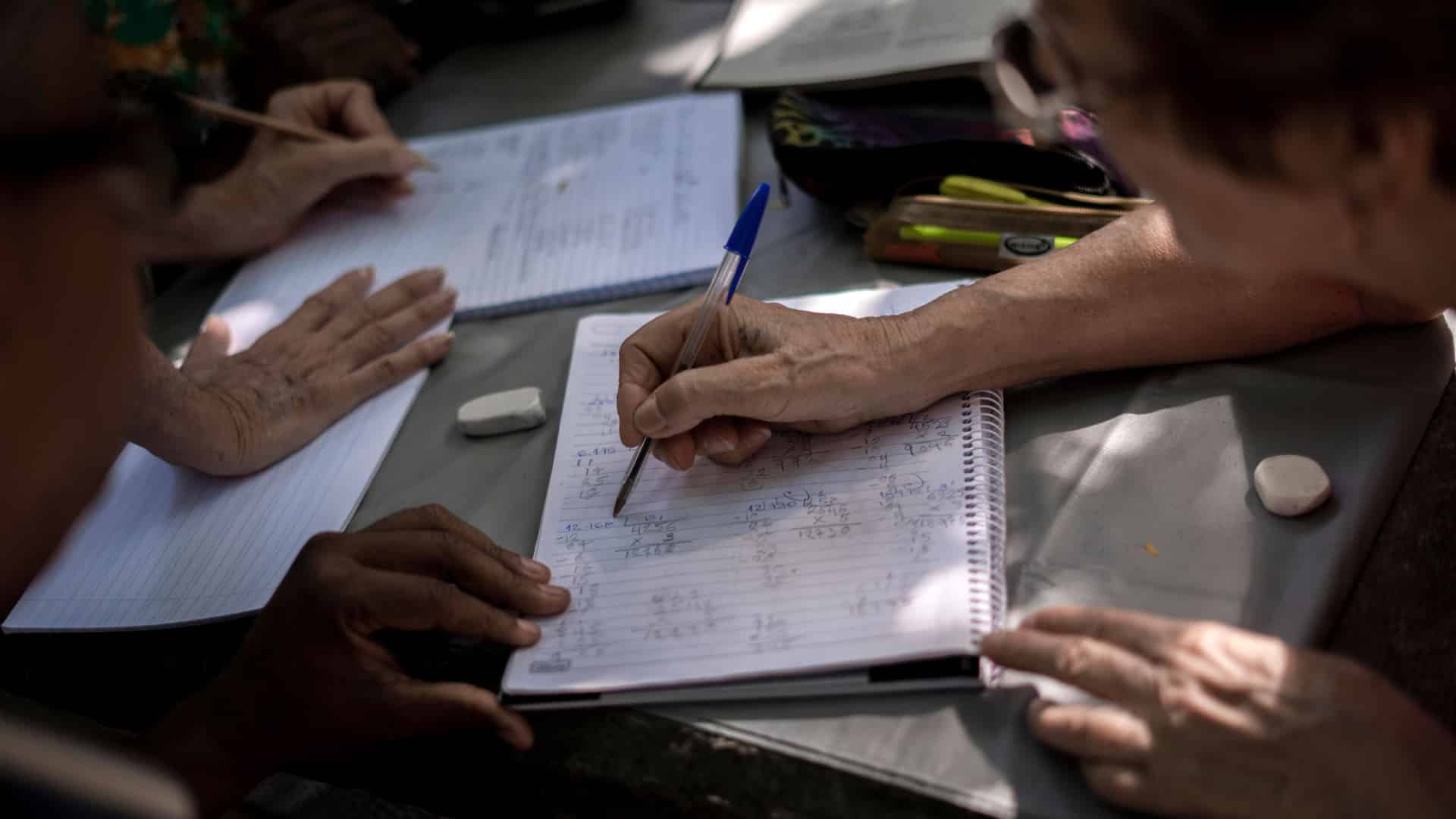 Association demande l'accès à l'enseignement du portugais en France.
