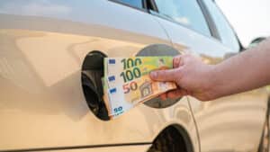 Besoin de faire le plein (et souhaitez-vous économiser quelques sous) ? Alors attendez demain.