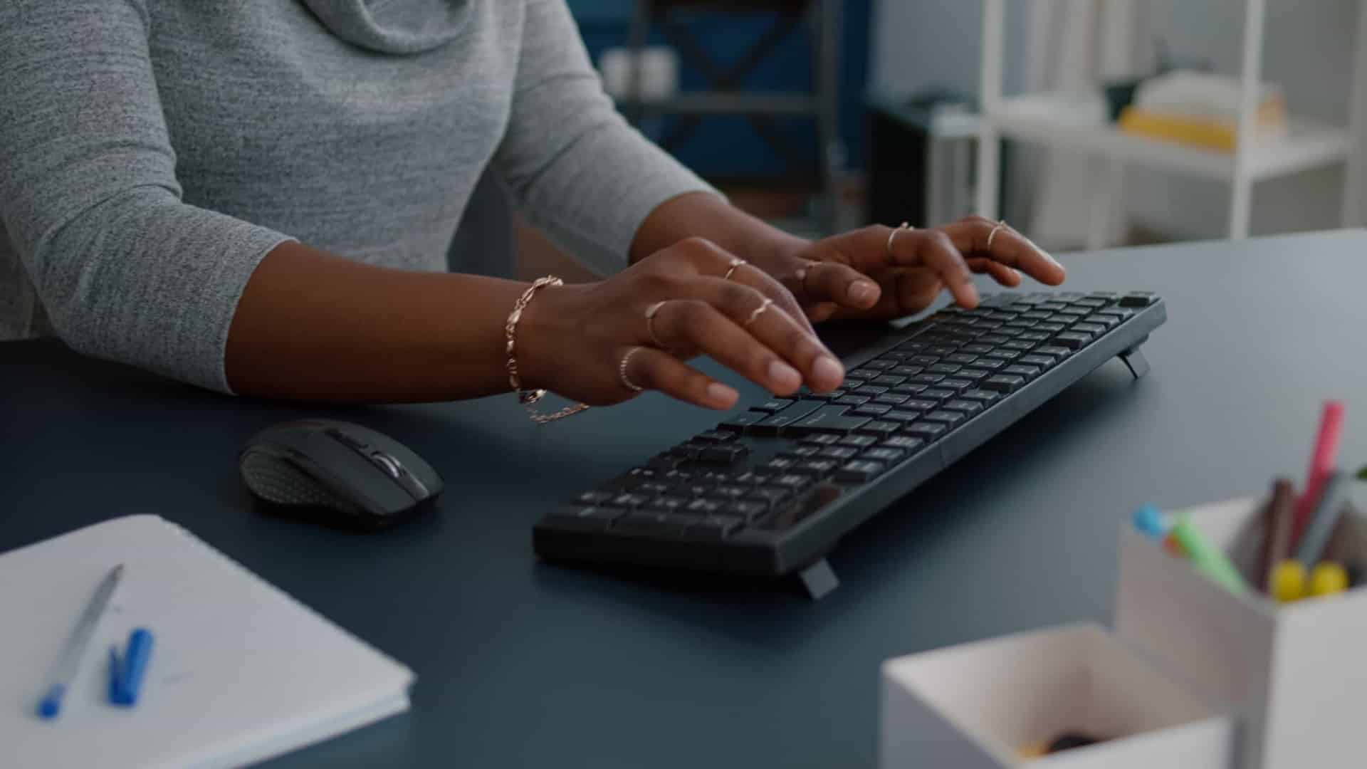 Bruxelles consulte les partenaires sociaux sur le télétravail et le droit à la déconnexion.