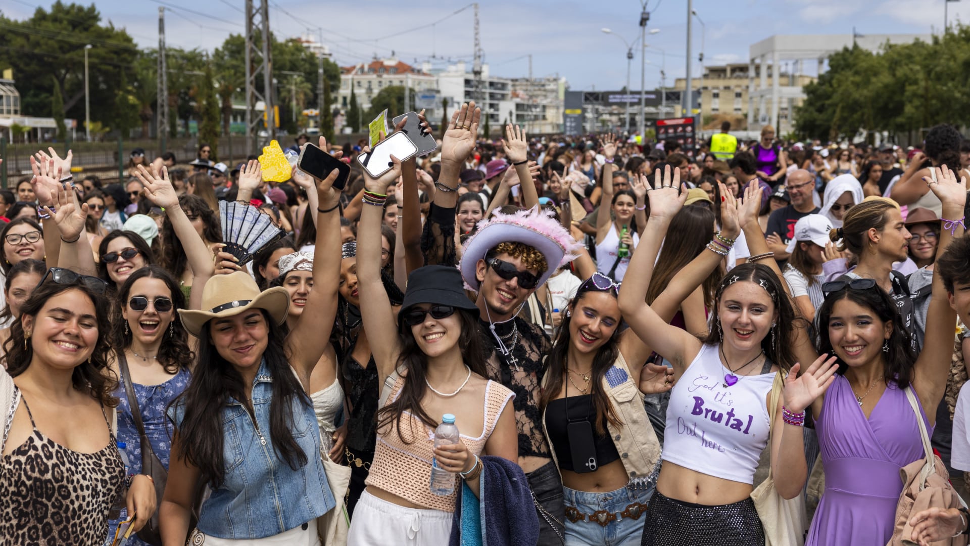 Carris a renforcé la ligne 201 après la suspension sur la ligne de Cascais.