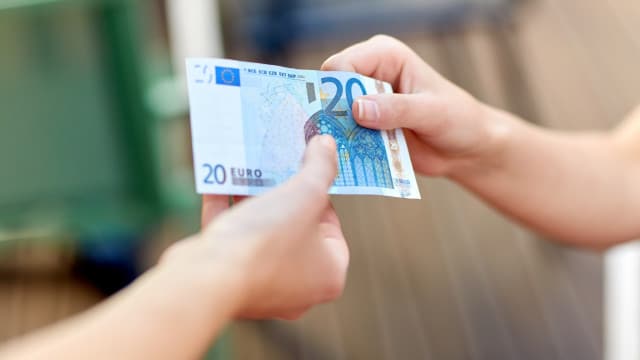 De "congés d'achat" à la grève : Qu'est-ce qui change dans la législation du travail ? Et que dit-on ?