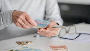 Découvrez qui a droit à la Pension Sociale de Vieillesse (et combien on reçoit)