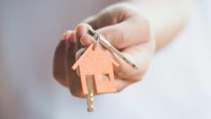 Démolition à Loures : l'Institut d'Aide à l'Enfance demande un "logement digne".