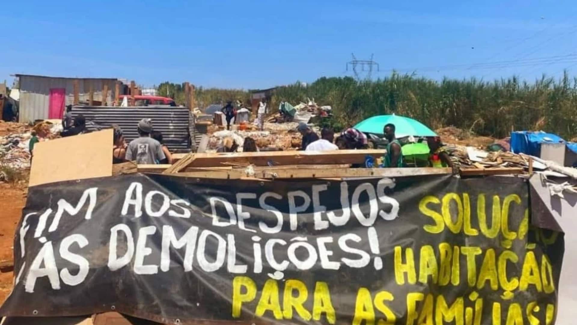 Des dizaines d'habitants du quartier du Talus Militaire continuent de vivre sous des tentes.