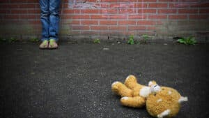 Détenu pour l'agression sexuelle de sa demi-sœur à Montijo. La victime a 9 ans.