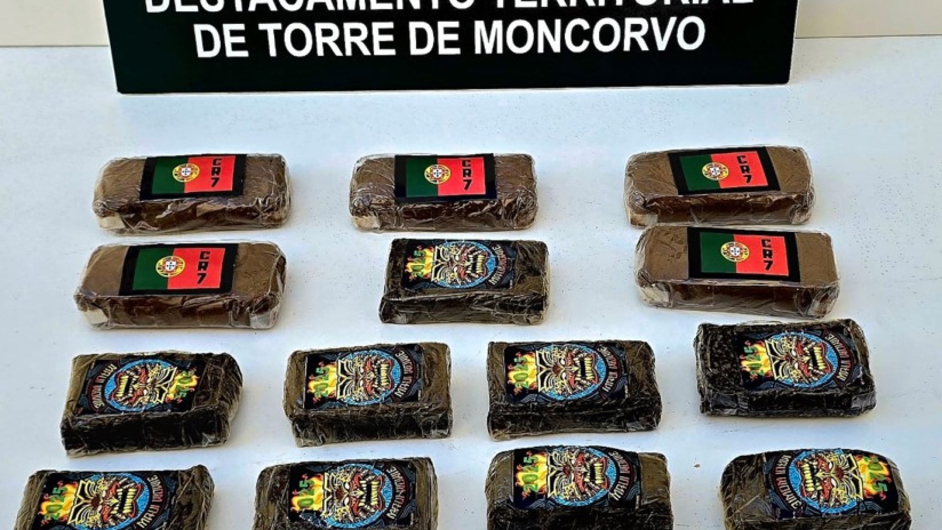 Deux personnes arrêtées et plus de 3 200 doses de haschisch saisies à Bragance.