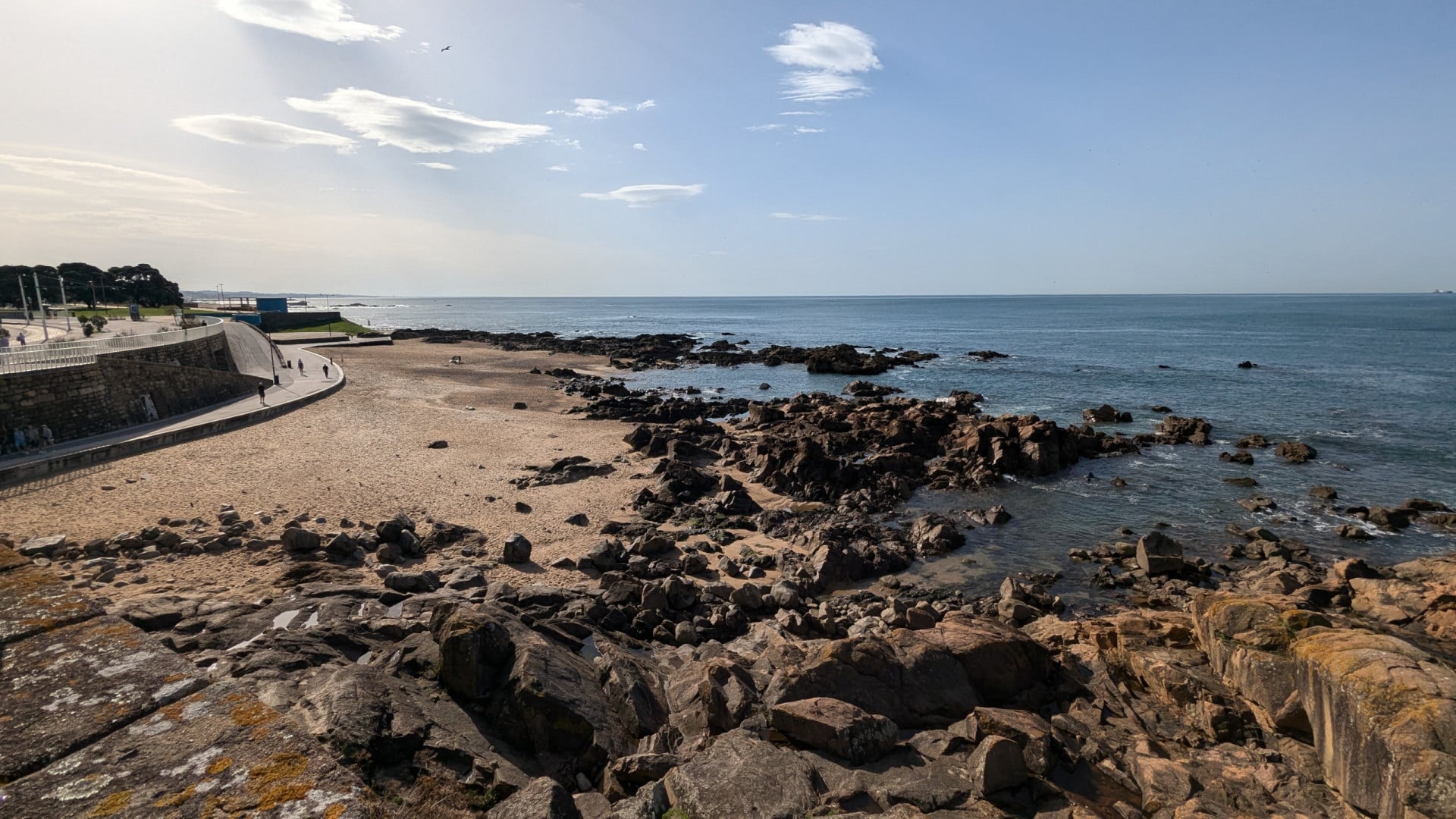 Eau de la plage du Castelo do Queijo à Porto propre pour la baignade