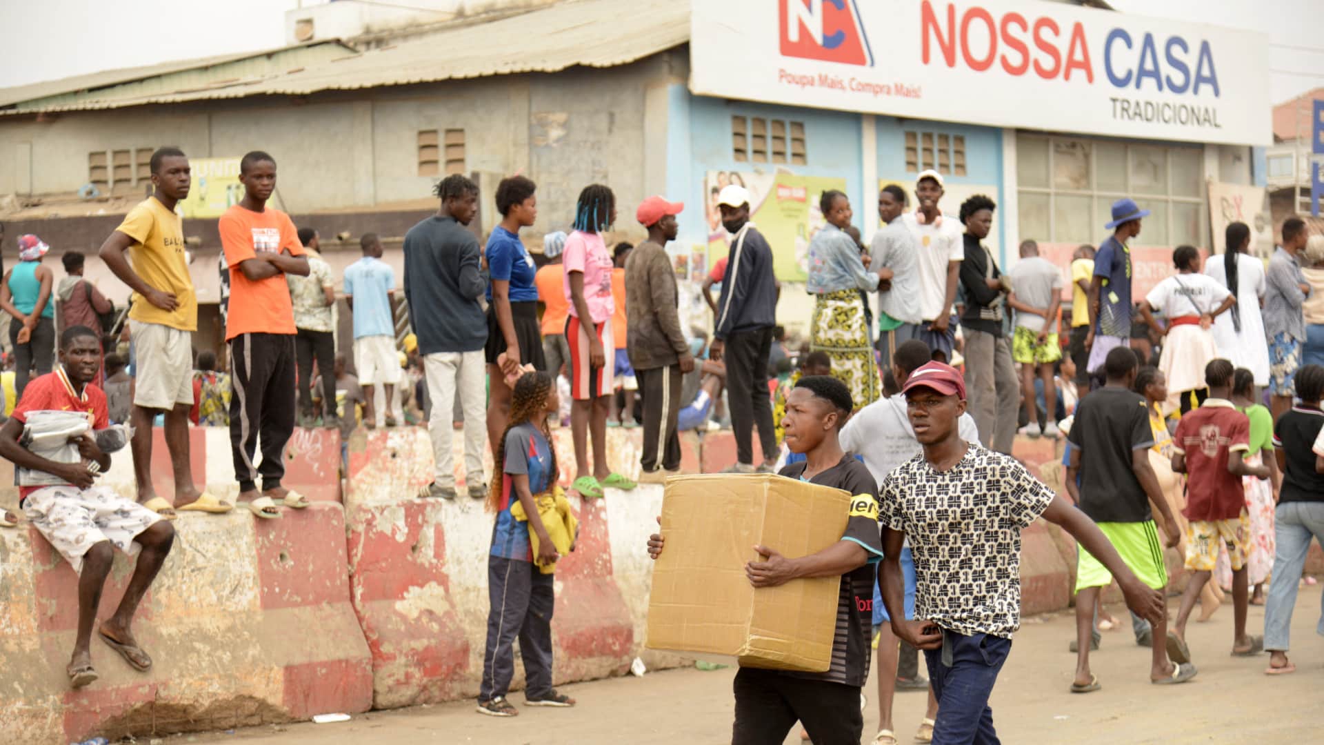 Épisodes de violence : Les établissements ferment plus tôt à Luanda