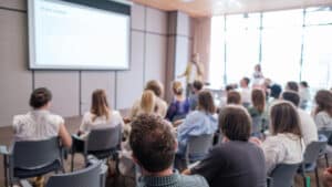 Est-il obligatoire de suivre une formation sur le lieu de travail ?