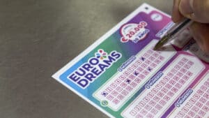 EuroDreams appelle 'rêveurs'. Les prix commencent à partir de 'bronze'.