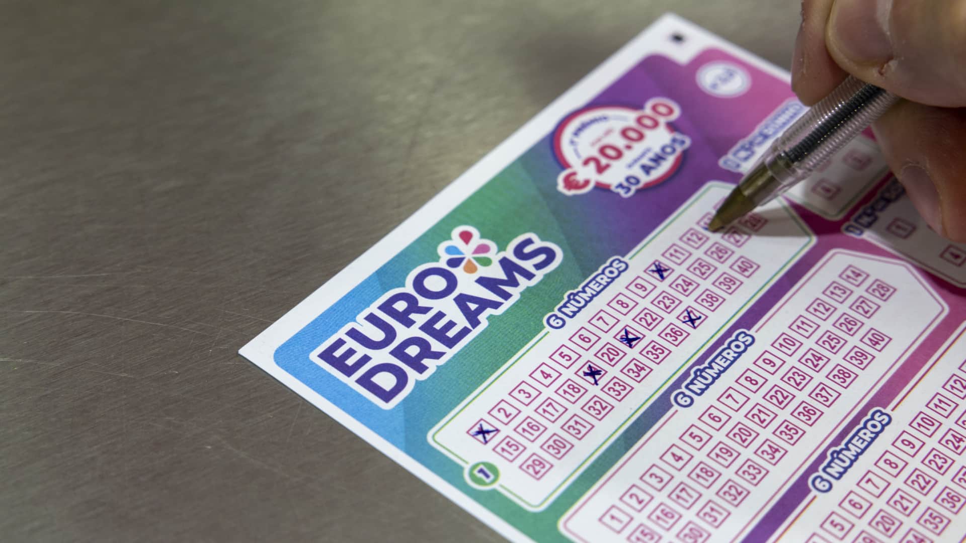 EuroDreams appelle 'rêveurs'. Les prix commencent à partir de 'bronze'.