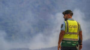 GNR sans enregistrement de routes interdites à la circulation en raison des incendies à 13h