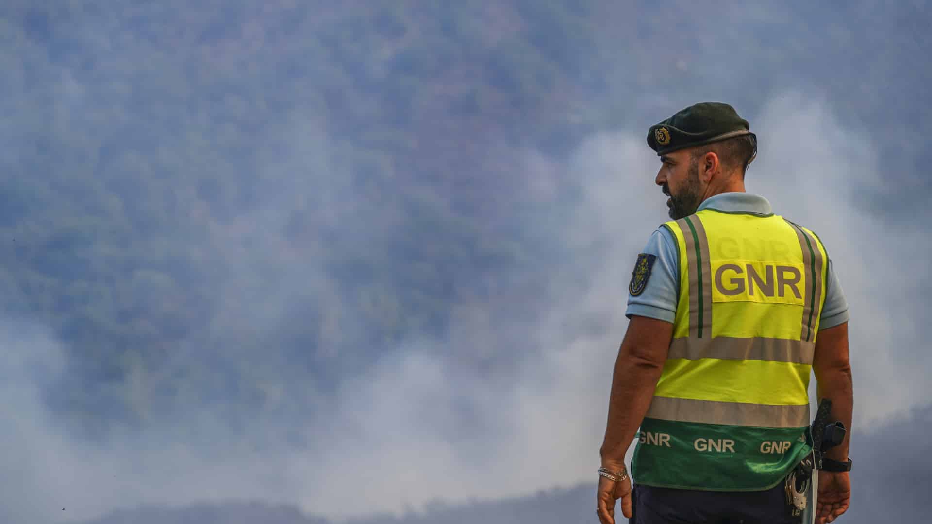 GNR sans enregistrement de routes interdites à la circulation en raison des incendies à 13h