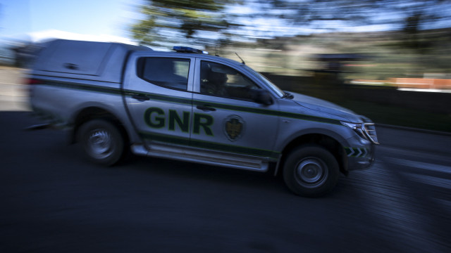 Homem de 27 anos com pulseira eletrónica por agredir ex-namorada