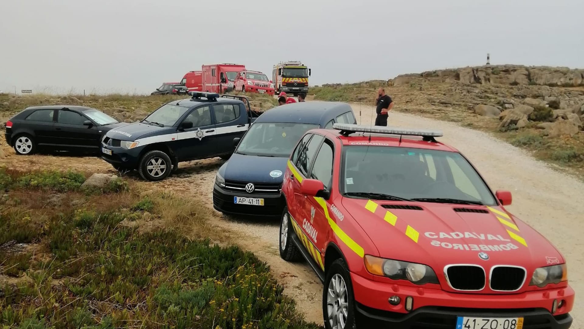 Homme blessé après une chute de parapente dans une zone rocheuse à Alcobaça